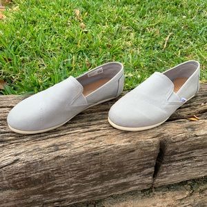 Women’s grey toms size 7.5